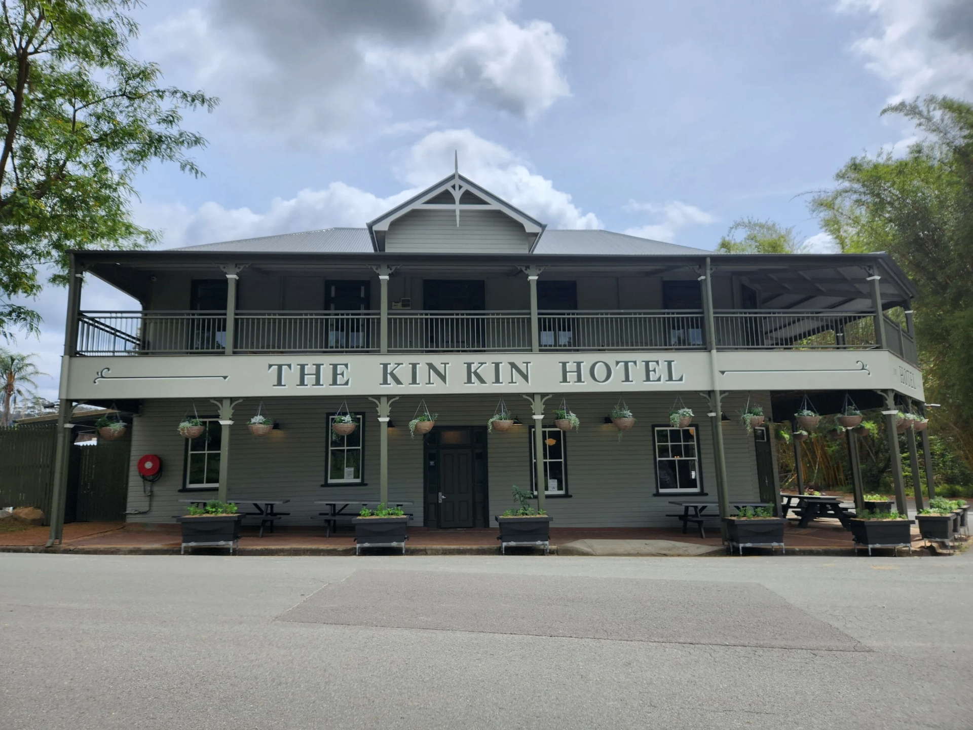 Kin Kin Hotel