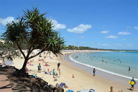 Noosa Main Beach & Hastings Street