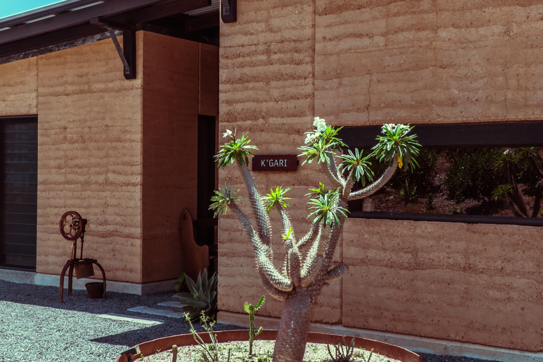 Rammed-earth wall detail